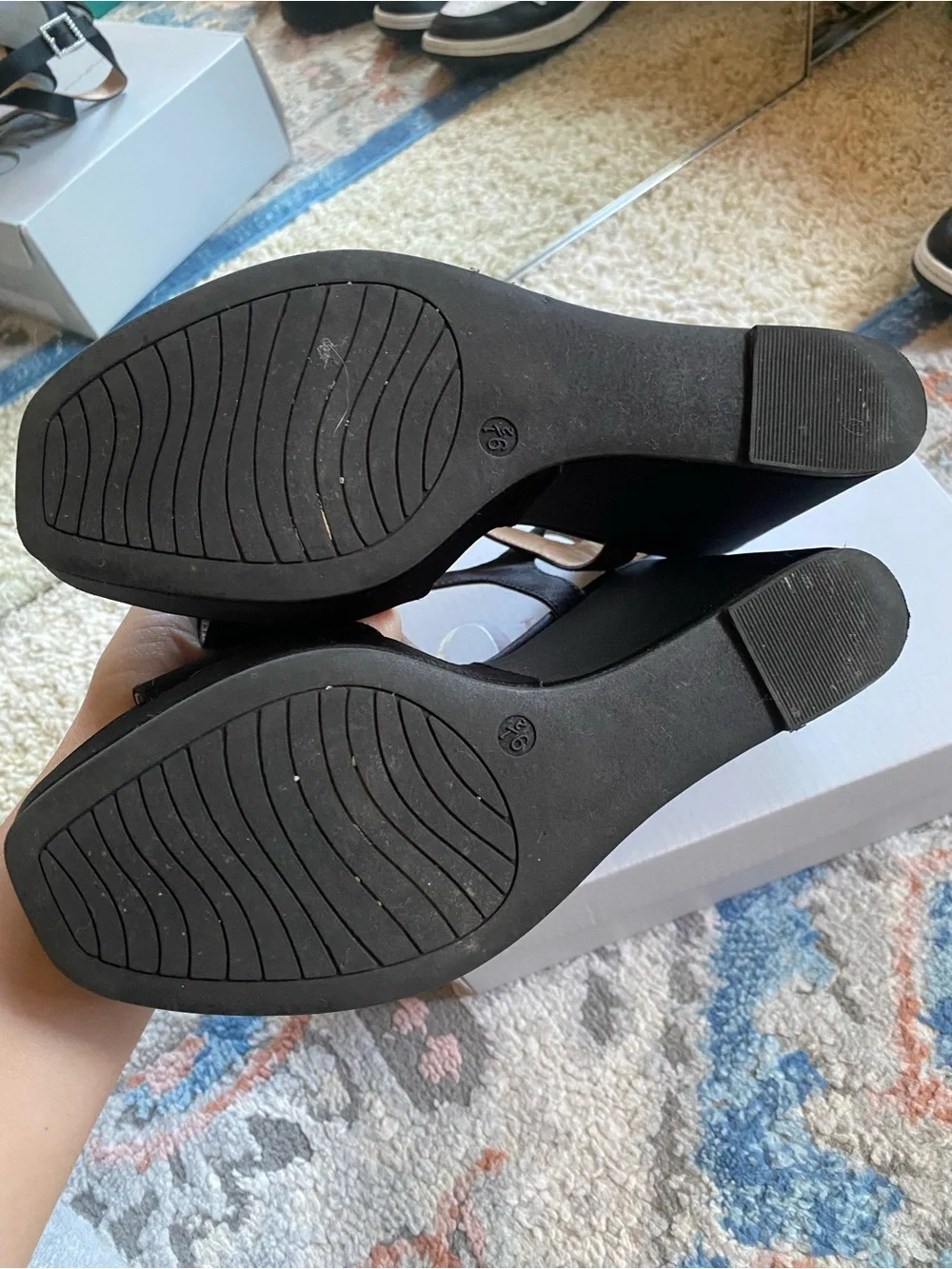 Maipe sleek black